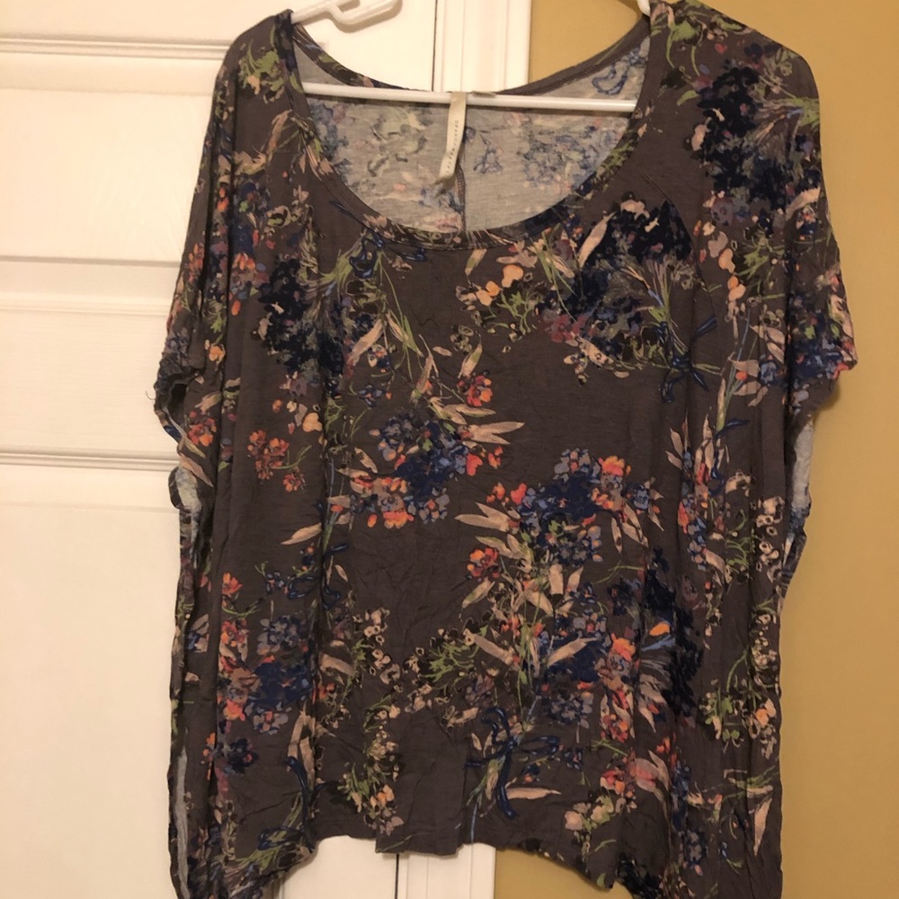 Women’s flowy top